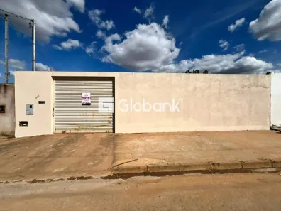 Casa com 3 Quartos para alugar, 102m² no Distrito Industrial, Montes Claros