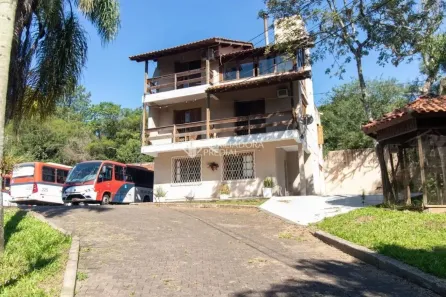 Casa com 3 Quartos para alugar, 700m² no Hípica, Porto Alegre