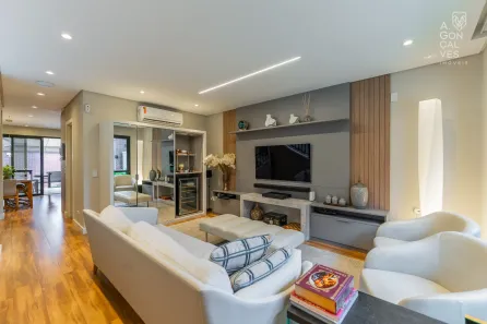 Casa de Condomínio com 3 Quartos à venda, 238m² no Água Verde, Curitiba