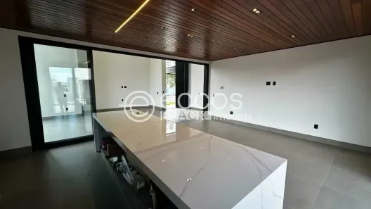 Casa de Condomínio com 4 Quartos à venda, 226m² no Laranjeiras, Uberlândia