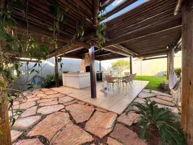 Casa com 3 Quartos à venda, 343m² no Jardim Karaíba, Uberlândia