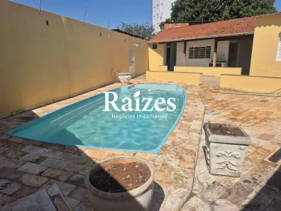 Casa com 4 Quartos à venda, 220m² no Presidente Roosevelt, Uberlândia