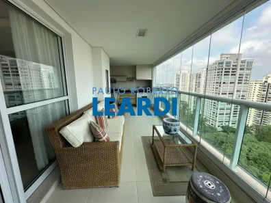 Apartamento com 3 Quartos à venda, 243m² no Alphaville Centro Industrial e Empresarial/Alphaville., Barueri