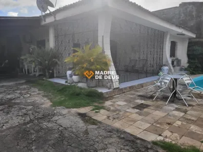 Casa com 4 Quartos à venda, 210m² no Jóquei Clube, Fortaleza