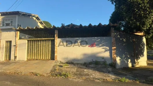 Casa com 4 Quartos à venda, 389m² no Vila Santa Isabel, Goiânia