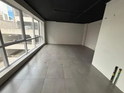 Sala Comercial à venda, 43m² no Mont Serrat, Porto Alegre