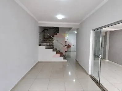 Sobrado com 3 Quartos para alugar, 150m² no Santa Genoveva, Goiânia