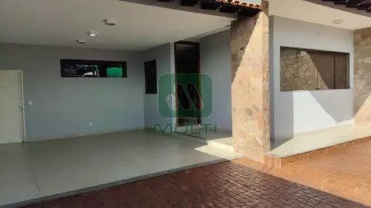 Casa com 4 Quartos para alugar, 293m² no Brasil, Uberlândia