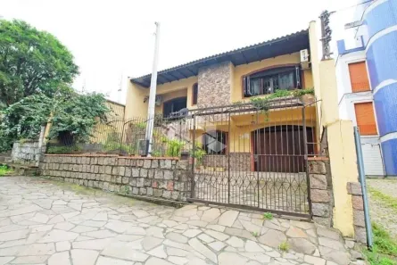 Casa com 2 Quartos à venda, 155m² no Passo da Areia, Porto Alegre