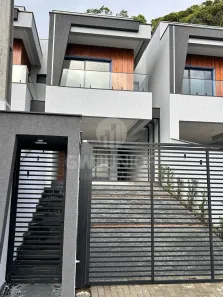 Sobrado com 3 Quartos à venda, 164m² no Glória, Joinville