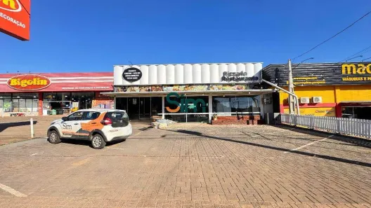 Sala Comercial para alugar, 400m² no Efapi, Chapecó
