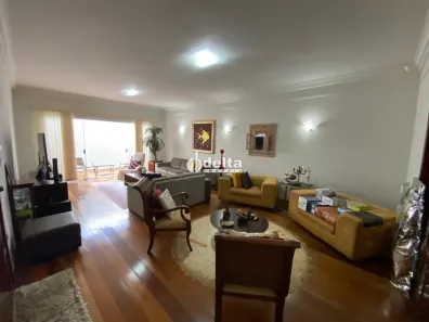 Casa com 3 Quartos para alugar, 269m² no Jardim Karaíba, Uberlândia