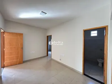 Casa com 2 Quartos para alugar, 87m² no Jardim Patrícia, Uberlândia