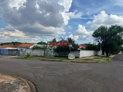 Lote/Terreno à venda, 414m² no Conjunto Habitacional Requião, Maringá