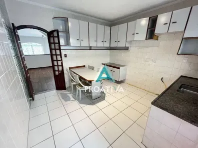 Sobrado com 3 Quartos para alugar, 226m² no Parque Jaçatuba, Santo André