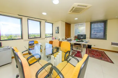 Sala Comercial à venda, 61m² no Três Figueiras, Porto Alegre