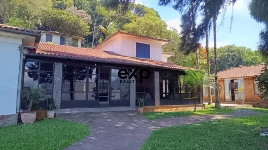 Casa com 5 Quartos à venda, 600m² no Valparaíso, Petrópolis