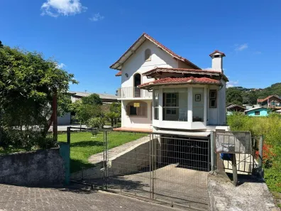 Casa com 3 Quartos para alugar, 260m² no São José, Canela