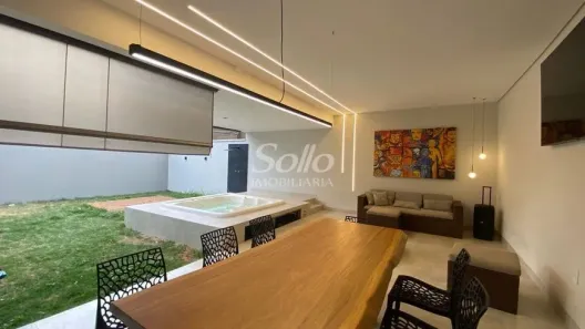 Casa de Condomínio com 3 Quartos à venda, 300m² no Aclimação, Uberlândia