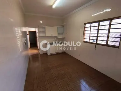 Casa com 3 Quartos para alugar, 90m² no Centro, Uberlândia