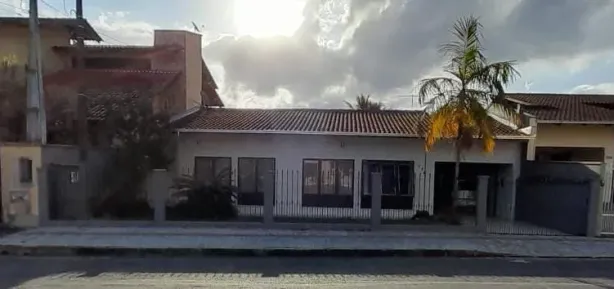 Casa com 4 Quartos à venda, 225m² no Glória, Joinville