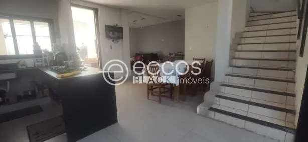 Casa com 3 Quartos à venda, 264m² no Jardim Ipanema, Uberlândia
