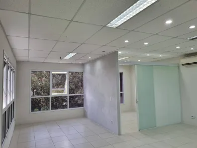Sala Comercial para venda ou aluguel, 80m² no Sítio Tamboré Alphaville, Barueri