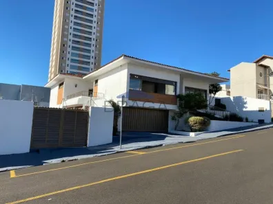Casa com 4 Quartos para alugar, 340m² no São José, Franca