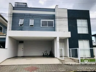 Casa com 3 Quartos à venda, 285m² no Vila Nova, Joinville
