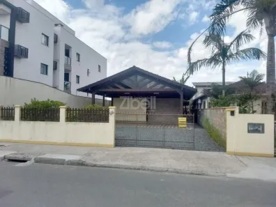 Casa com 2 Quartos para alugar, 70m² no Bom Retiro, Joinville