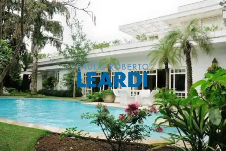 Sobrado com 5 Quartos à venda, 831m² no Jardim Luzitânia, São Paulo