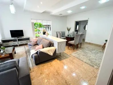 Casa com 4 Quartos para venda ou aluguel, 330m² no Parque Residencial Alcântara, Londrina