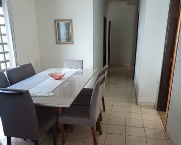 Casa com 3 Quartos à venda, 240m² no Santa Mônica, Uberlândia