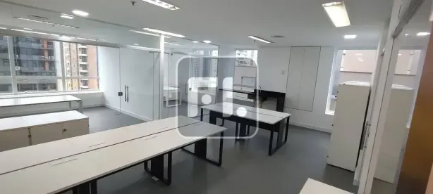 Sala Comercial para alugar, 136m² no Itaim Bibi, São Paulo