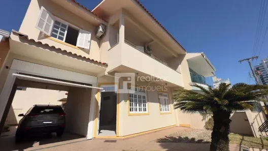 Casa com 5 Quartos para alugar, 237m² no Balneário, Florianópolis