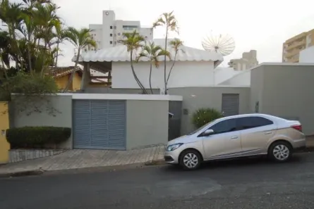 Casa com 3 Quartos à venda, 330m² no Fundinho, Uberlândia