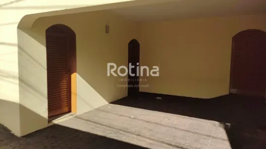 Imóvel Comercial com 4 Quartos para alugar, 280m² no Tabajaras, Uberlândia