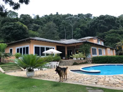 Fazenda/Sítio com 5 Quartos à venda, 180m² no Cuiabá, Petrópolis
