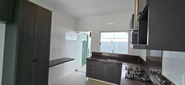 Casa de Condomínio com 4 Quartos para alugar, 220m² no Jardins Lisboa, Goiânia