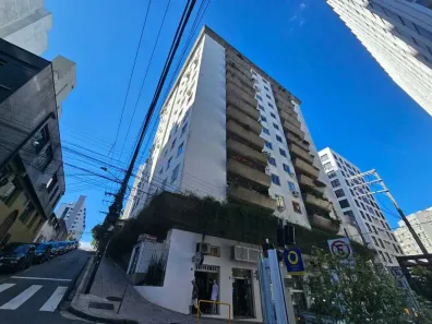 Apartamento com 2 Quartos para alugar, 95m² no Centro, Florianópolis