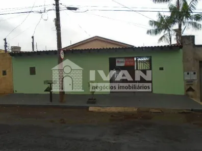 Casa com 2 Quartos para alugar, 50m² no Jardim das Palmeiras, Uberlândia