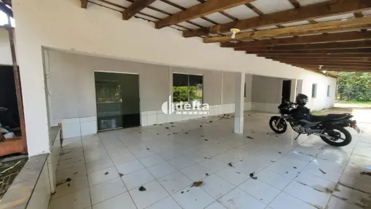 Casa com 5 Quartos para alugar, 300m² no Panorama, Uberlândia