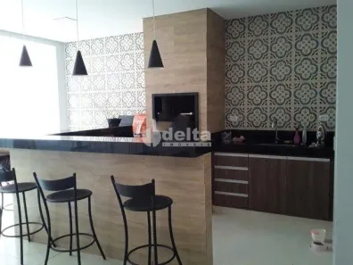 Casa com 4 Quartos à venda, 220m² no Santa Mônica, Uberlândia
