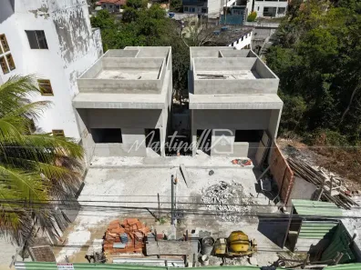 Sobrado com 3 Quartos à venda, 150m² no São Patrício, Serra
