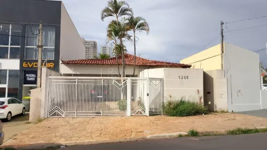 Casa com 3 Quartos para alugar, 224m² no Vila Harmonia, Araraquara