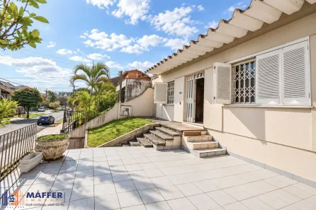 Casa com 4 Quartos à venda, 242m² no Chácara das Pedras, Porto Alegre