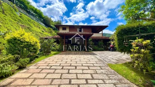 Casa com 4 Quartos à venda, 259m² no Nogueira, Petrópolis