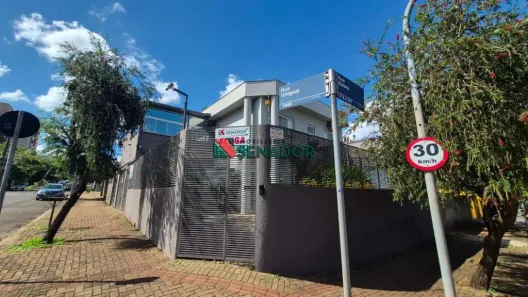 com 8 Quartos para alugar, 220m² no Centro, Londrina