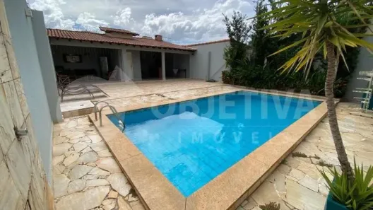 Casa com 3 Quartos à venda, 237m² no Presidente Roosevelt, Uberlândia