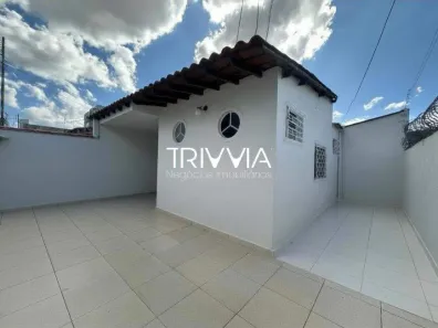 Casa com 3 Quartos para alugar, 90m² no Santa Mônica, Uberlândia